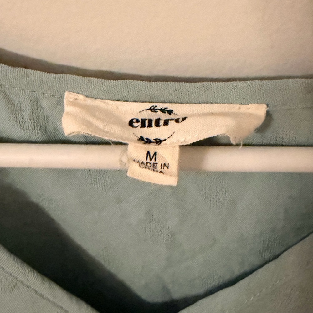 ENTRO Sage Green Women's Top - Picture 4 of 4